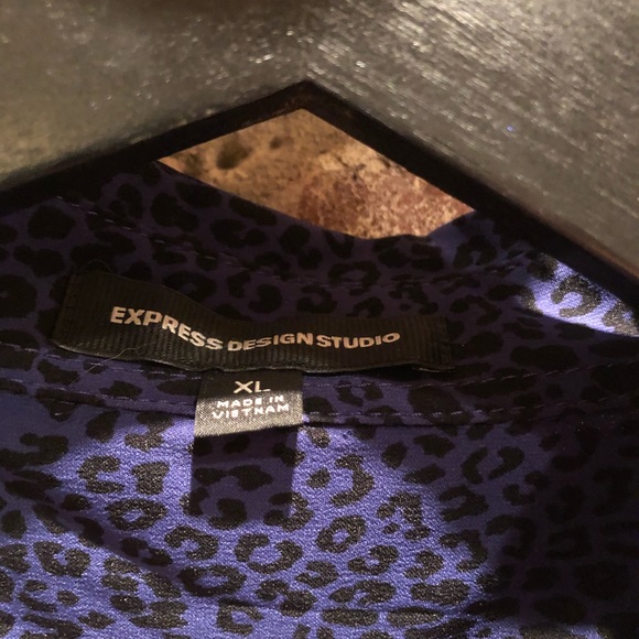 Express Button Up Collared Blouse - Picture 2 of 3